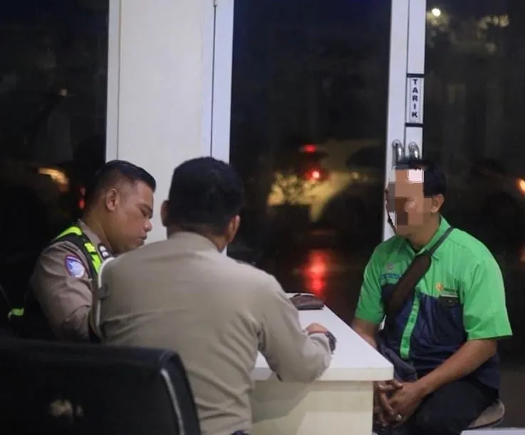 sopir-bus-trans-jatim-ugal-ugalan,-ditilang-di-gresik