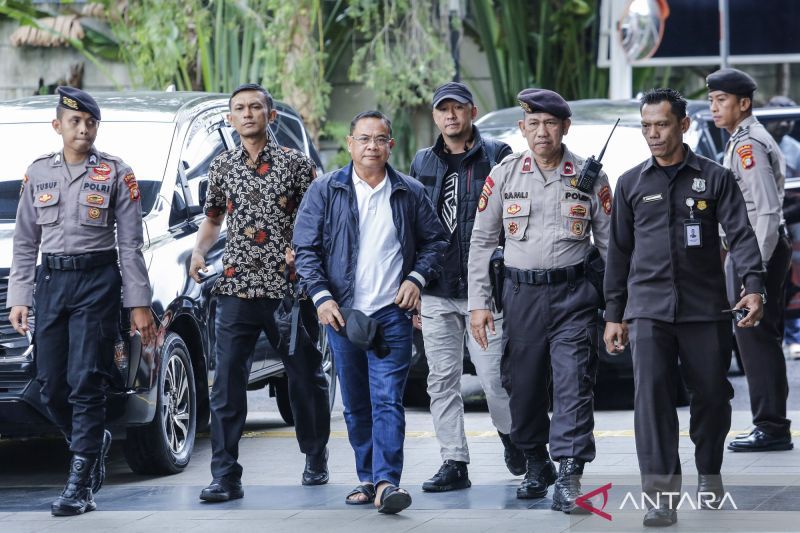 kpk-ungkap-identitas-7-orang-yang-dibawa-ke-jakarta-selain-bupati-pati