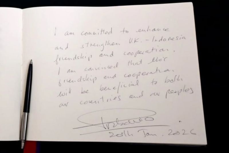 prabowo-tulis-catatan-tangan-komitmen-perkuat-persahabatan-ri-inggris