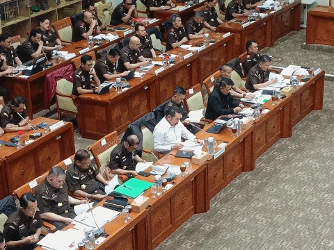 jaksa-agung-janji-akan-hentikan-kasus-guru-cukur-rambut-murid-di-muaro-jambi