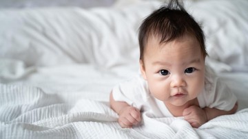 kapan-bayi-mulai-lihat-warna-terang-selain-hitam-dan-putih?