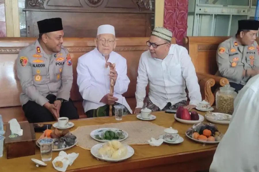 baru-menjabat,-kapolres-tuban-kunjungi-ponpes-mansyaul-huda-senori