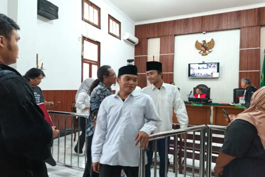 pesta-sabu-di-hotel,-tiga-pengusaha-besi-tua-dihukum-1-tahun-4-bulan-penjara