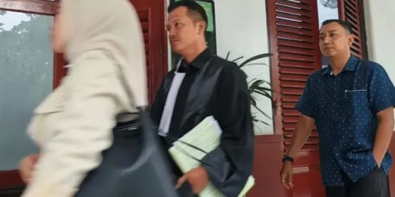 Selingkuh, Prabowo Yudha Diadili di PN Surabaya, Istri Sah Jadi Saksi
