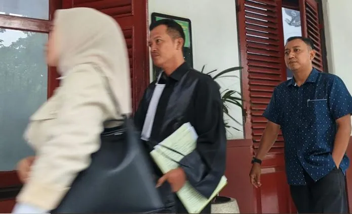 selingkuh,-prabowo-yudha-diadili-di-pn-surabaya,-istri-sah-jadi-saksi