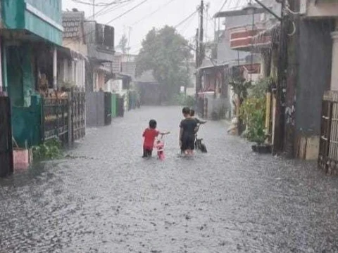hujan-deras-picu-banjir-di-bekasi,-aktivitas-warga-dan-sekolah-terganggu