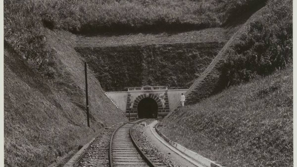terowongan-sasaksaat,-terowongan-ka-terpanjang-di-indonesia-yang-legendaris-dan-penuh-misteri