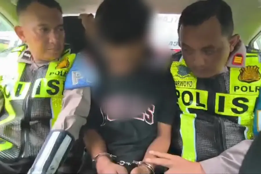 sat-pjr-polda-jatim-tangkap-pencuri-kabel-di-jembatan-suramadu