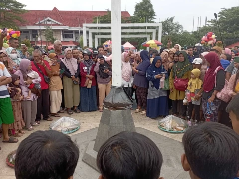 rakyat-pati-gelar-syukuran-penetapan-sudewo-sebagai-tersangka-korupsi,-berharap-pemda-berbenah