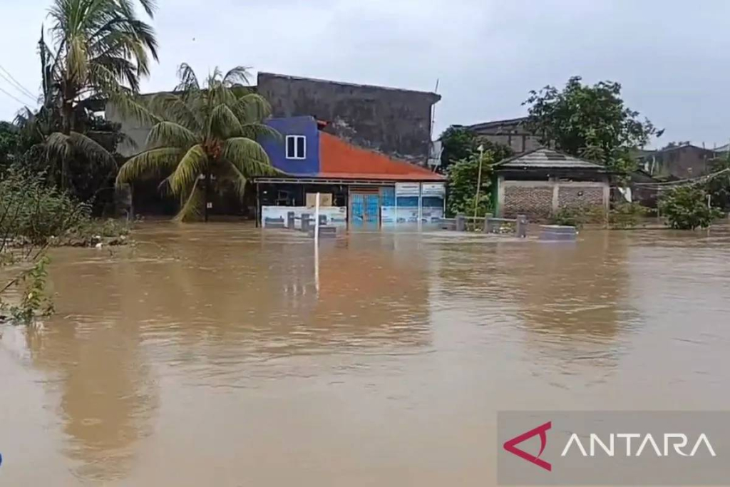 banjir-4-meter-rendam-tangerang,-ratusan-rumah-tenggelam-dan-500-warga-mengungsi