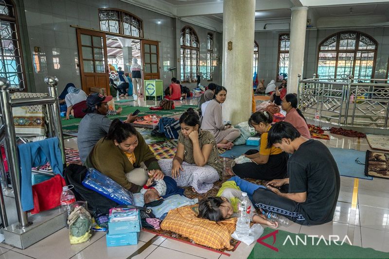 lebih-dari-1.600-warga-jakarta-masih-mengungsi-karena-banjir