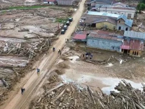 di-bawah-tenda-pengungsian,-senyum-anak-anak-linge-kembali-menyala