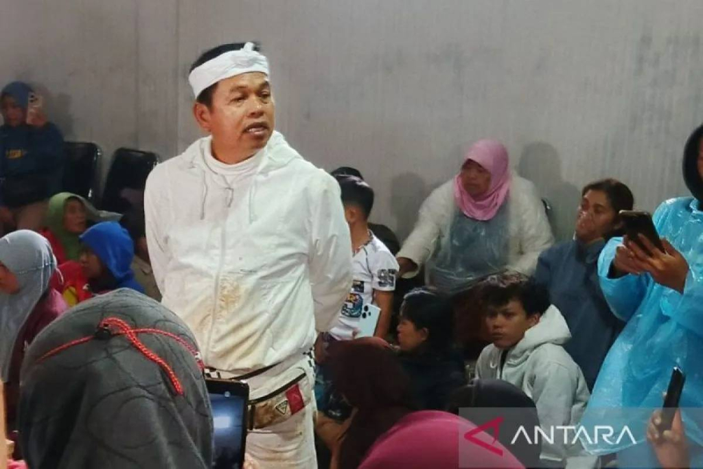 dedi-mulyadi-beri-rp10-juta-per-kk-korban-longsor-cisarua:-buat-ngontrak
