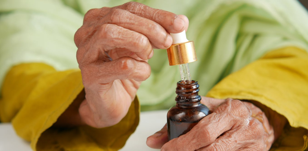 riset:-ganja-diduga-bisa-perlambat-penurunan-kemampuan-berpikir-pasien-alzheimer