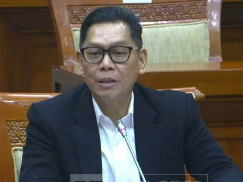 komisi-iii-dpr-setujui-adies-kadir-jadi-hakim-mk-gantikan-arief-hidayat
