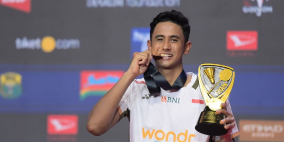 alwi-farhan-tembus-15-besar-dunia-usai-juara-indonesia-masters-2026