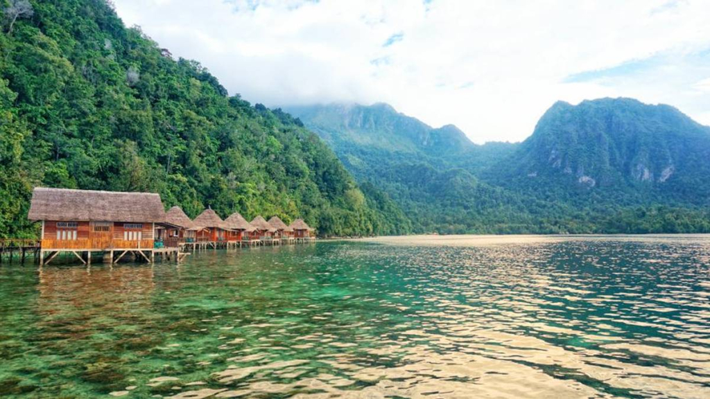 pantai-ora-maluku,-terkagum-dengan-magisnya-surga-pesisir-di-pulau-seram
