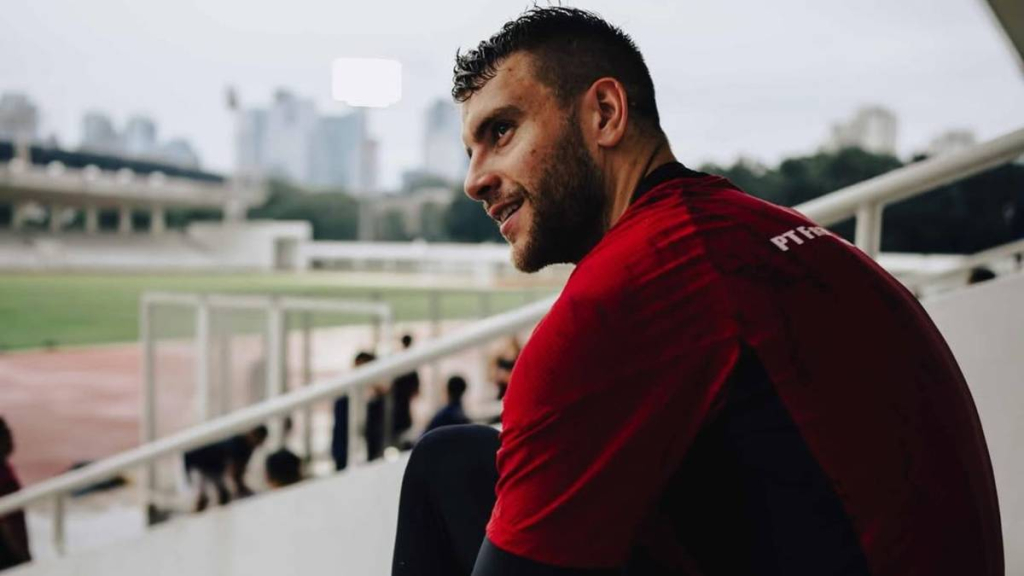 bersama-ajax,-maarten-paes-akan-melawan-“arus-mudik”-pemain-diaspora-timnas-indonesia