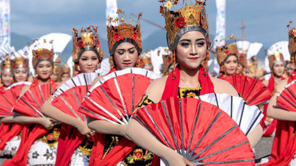 saat-tradisi-menembus-batas:-gandrung-sewu-dan-bec-kembali-hiasi-etalase-budaya-nasional-2026