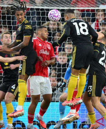 ini-makna-lambang-bunga-merah-“poppy”-di-jersey-klub-liga-inggris