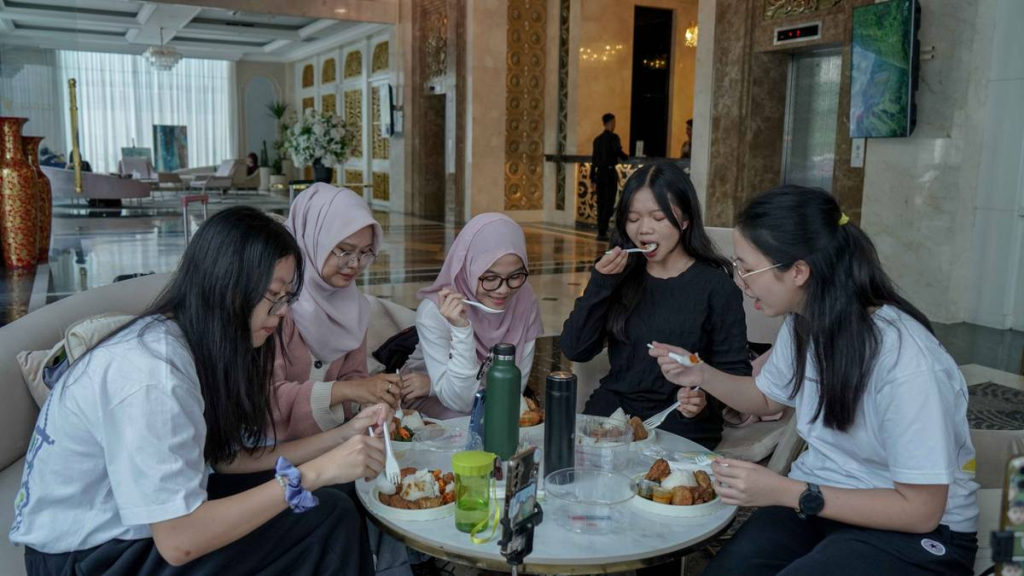 tumpeng-mini-itu-memberikan-hak-makan-yang-setara!