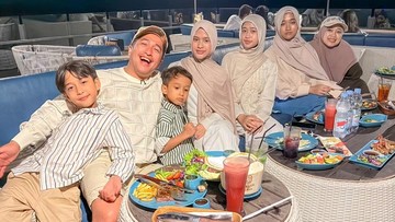 momen-kebersamaan-irfan-hakim-bareng-istri-dan-lima-anak,-pancarkan-kebahagiaan-keluarga