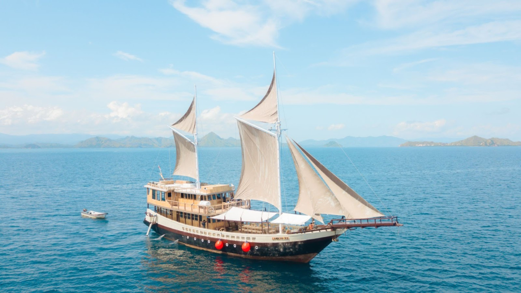 apa-itu-liveaboard-komodo-tour?-panduan-lengkap-untuk-pemula