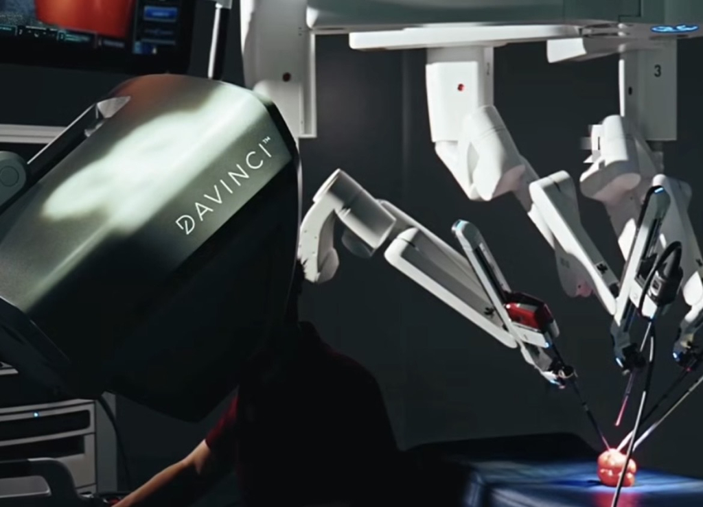 tumor-ginjal-lenyap-dengan-sayatan-minim!-intip-kehebatan-robot-bedah-da-vinci-xi