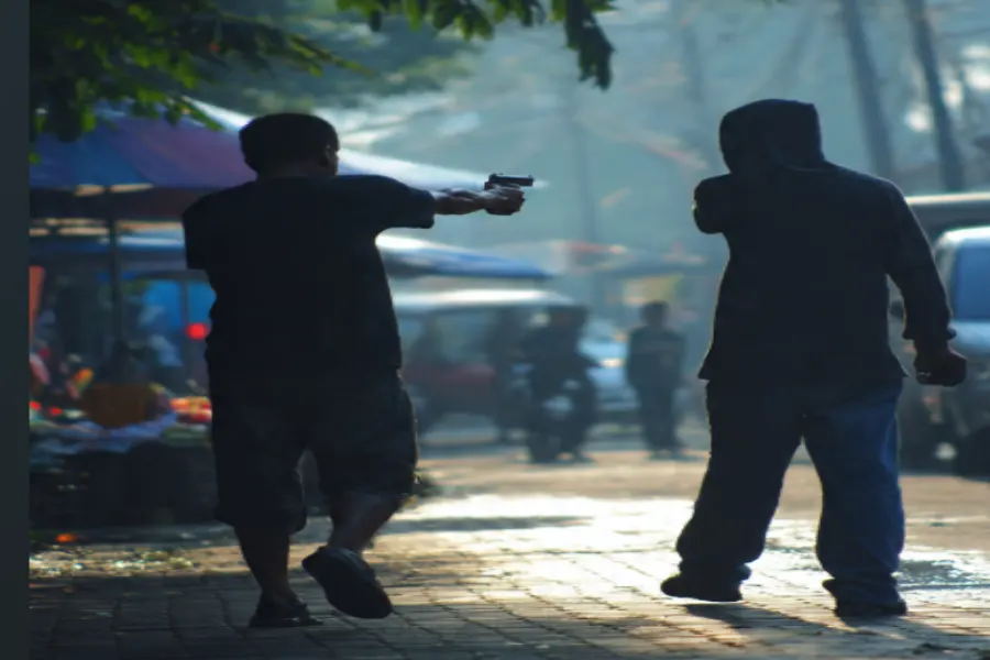 dua-begal-bawa-benda-serupa-pistol-beraksi-di-gubeng-surabaya
