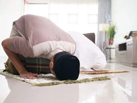 khutbah-jumat:-isra-mi’raj,-gelar-kemuliaan-nabi-muhammad-dan-kewajiban-shalat
