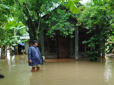 banjir-rendam-sejumlah-kecamatan-di-jepara,-relawan-pastikan-akses-dan-dapur-umum-tetap-berjalan