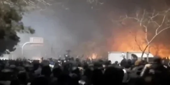 di-tengah-demonstrasi-anti-pemerintah,-iran-menutup-sementara-wilayah-udaranya