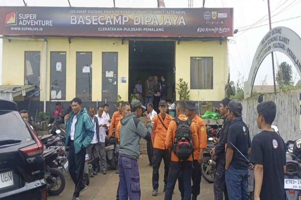 cuaca-buruk-hambat-evakuasi-jenazah-pendaki-di-gunung-slamet,-dilakukan-bertahap
