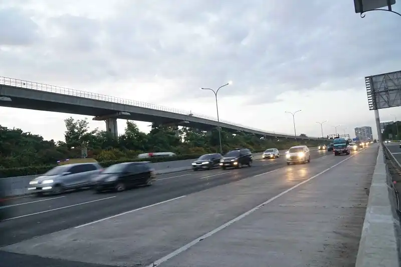 dpr:-peringatkan-pengelola-tol,-abaikan-standar-pelayanan-terancam-sanksi-pidana