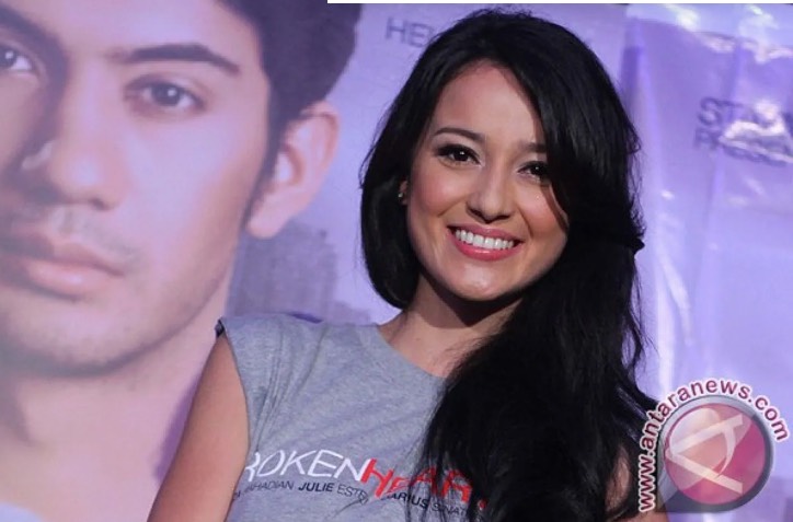 julie-estelle-rutin-zumba,-dampak-positif-olahraga-setiap-hari