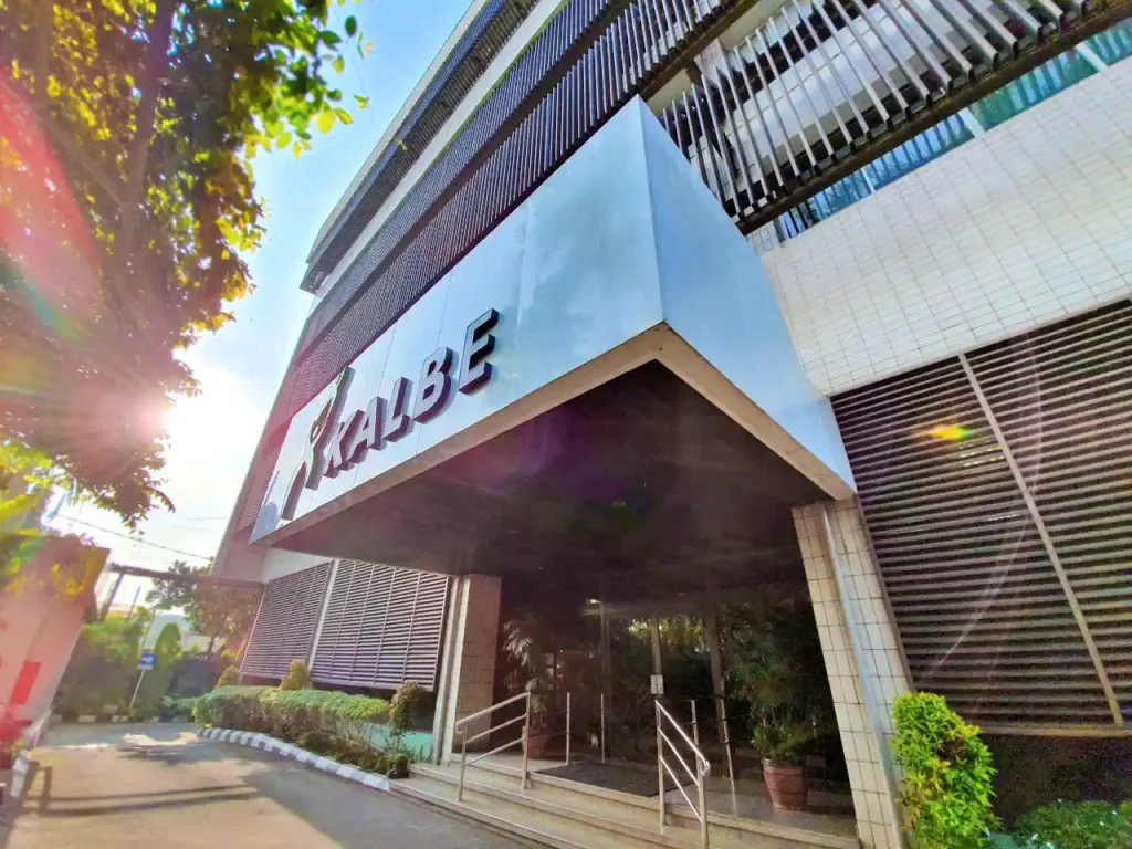 asing-masuk,-harga-tetap-tertekan:-klbf-menuju-harga-wajar?