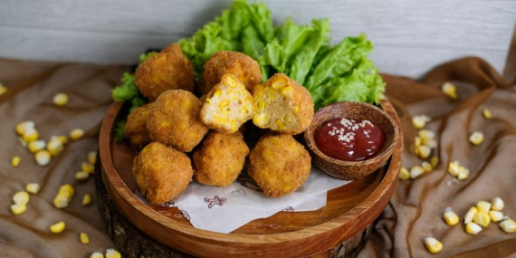 Bola Keju Goreng Camilan Renyah dengan Lelehan Keju yang Menggoda Selera
