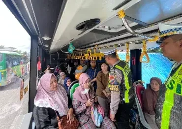 pasca-pelemparan-kaca,-satlantas-gresik-tingkatkan-keamanan-bus-trans-jatim