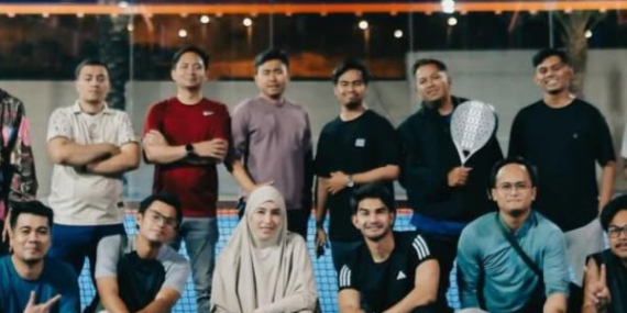 umroh-sambil-main-padel:-ekspresi-sosial-keagamaan-kaum-muda