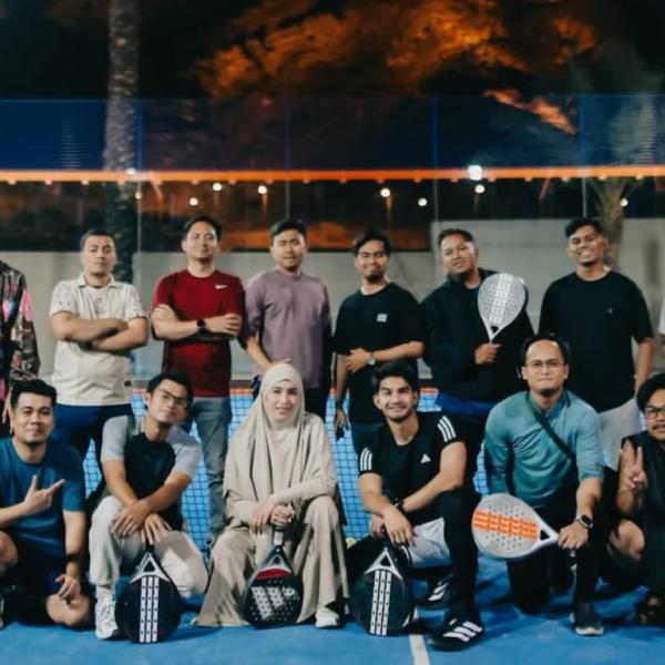 umroh-sambil-main-padel:-ekspresi-sosial-keagamaan-kaum-muda