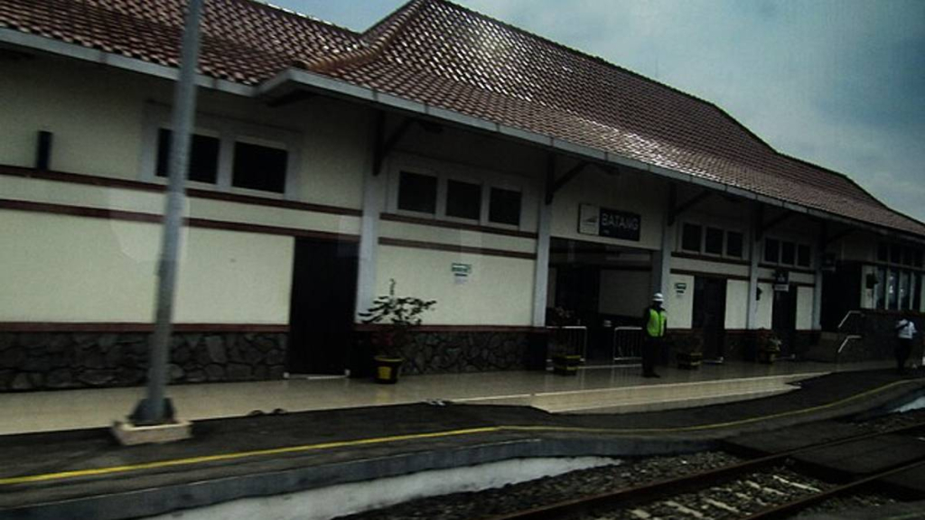 stasiun-batang-jawa-tengah,-stasiun-pertama-di-indonesia-yang-pakai-plts