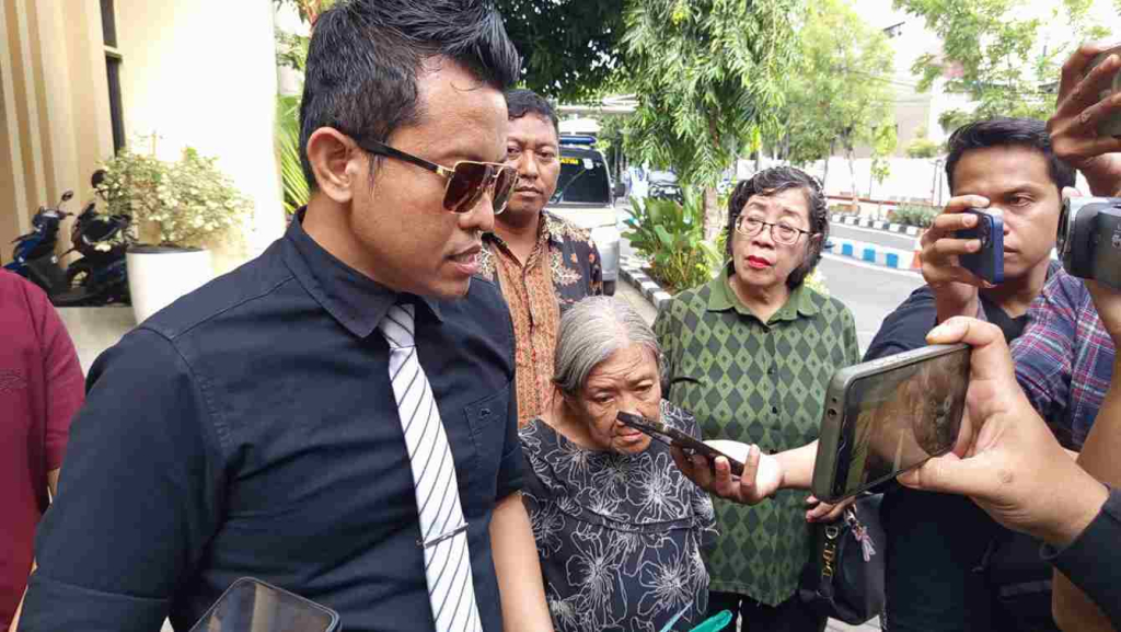 kasus-dugaan-pemalsuan-dokumen-nenek-elina,-lurah-dan-perangkat-desa-dipanggil-polda-jatim