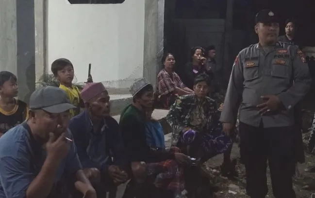 zina-dengan-istri-orang,-pria-sampang-sembunyi-di-plafon-saat-digerebek