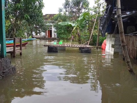 dampak-banjir-di-pati:-akses-jalan-putus,-warga-kekurangan-makanan