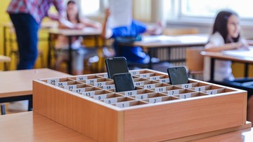 pembatasan-gadget-di-sekolah-dki,-hp-siswa-dikumpulkan-sebelum-jam-pelajaran-dimulai