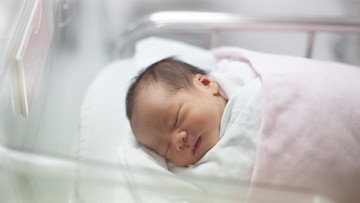 kenapa-bayi-baru-lahir-tidak-langsung-menangis?-ketahui-7-penyebabnya