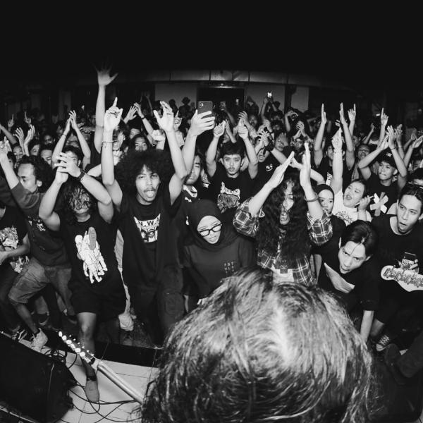 membaca-lagu-‘yakin’-karya-soloensis:-menepi-sejenak-dari-dunia-yang-melelahkan