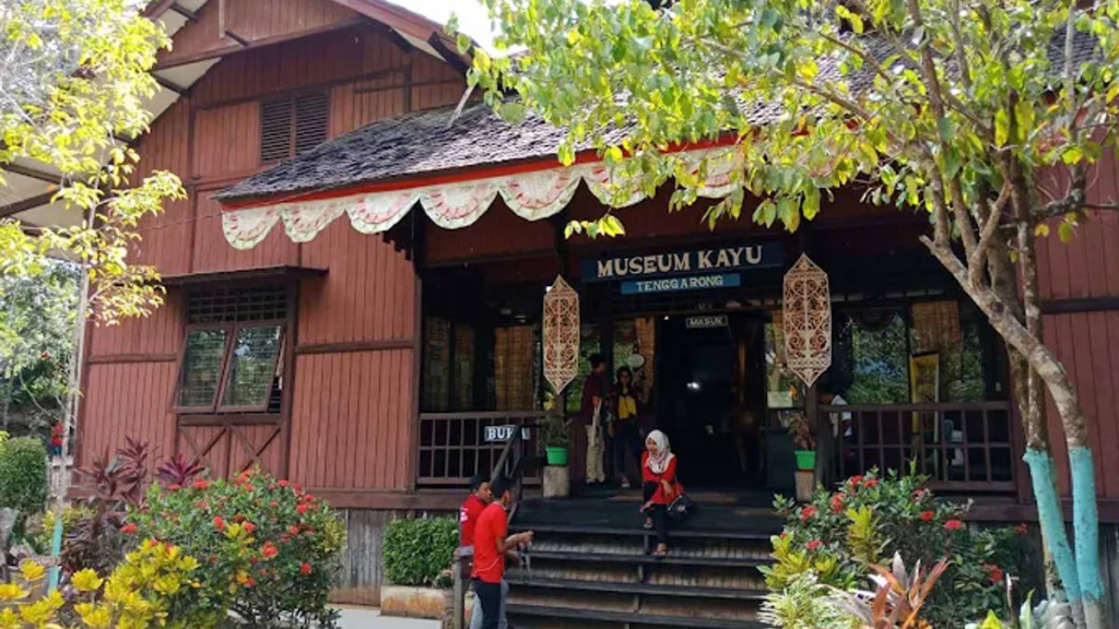 museum-kayu-tuah-himba-tenggarong,-galeri-kekayaan-flora-borneo-di-kalimantan-timur