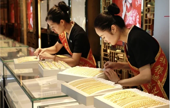 harga-emas-dunia-bergejolak-tajam,-investor-china-jadi-penentu-arah-pasar