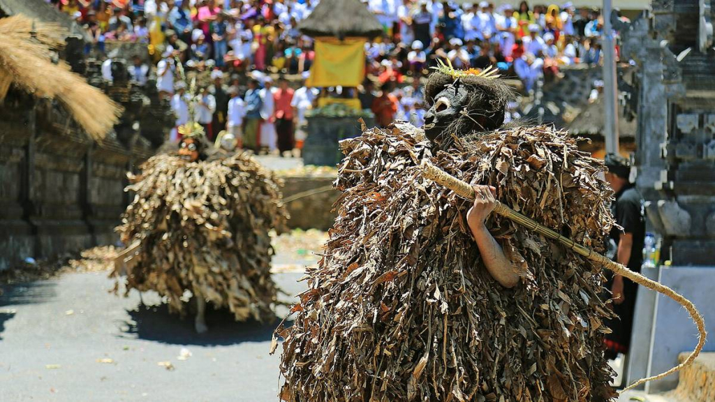 desa-trunyan-kintamani,-destinasi-budaya-bali-aga-dengan-tradisi-pemakaman-unik